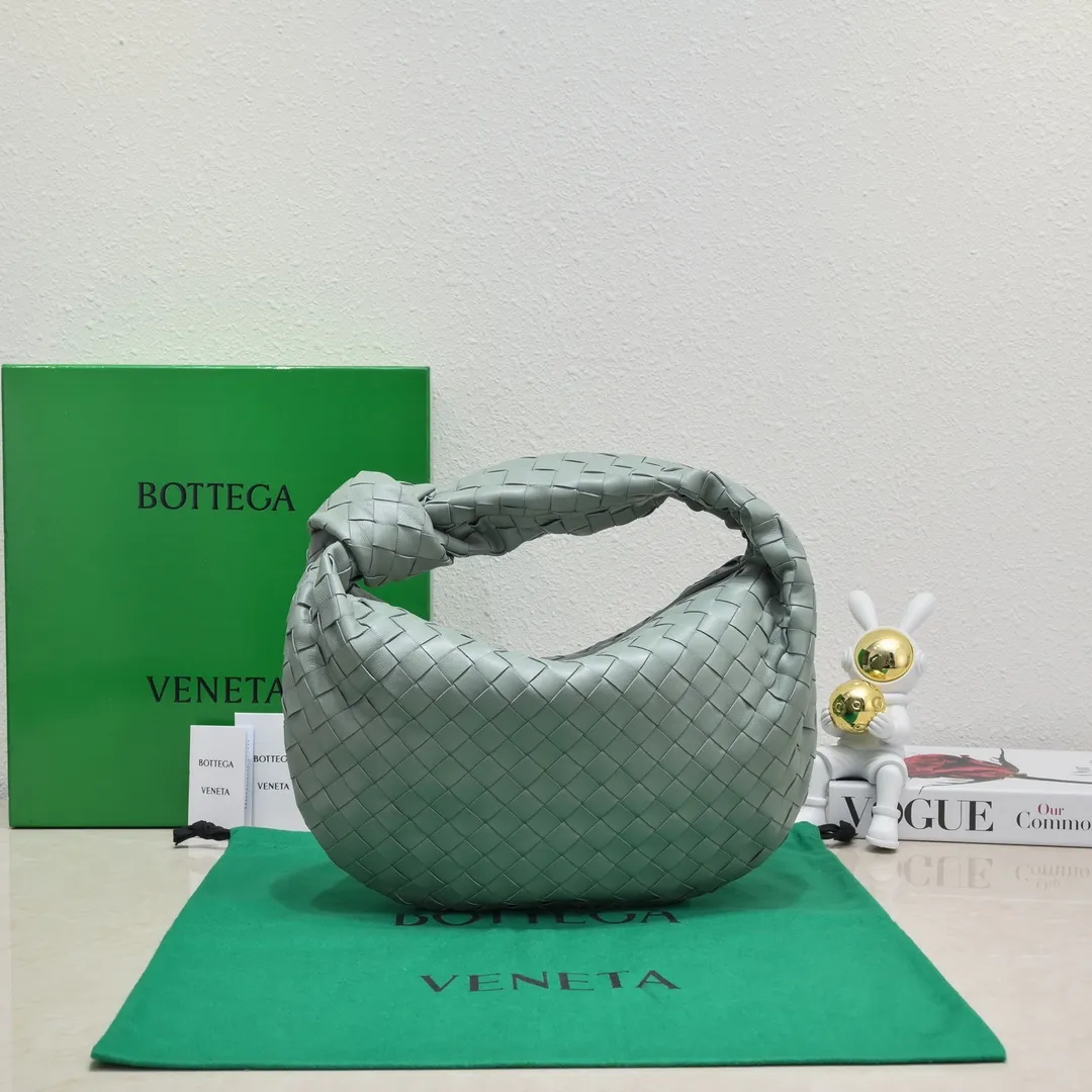 Medium (Sage)